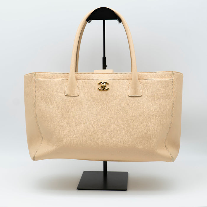 CHANEL Beige Clair Caviar Executive Cerf Tote Medium GHW