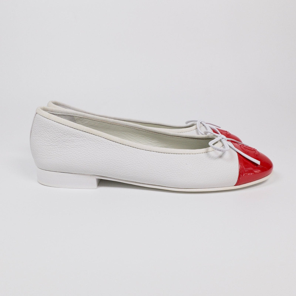 Chanel White Lambskin Red Patent CC Cap Toe Bow Ballet Flats Size 36