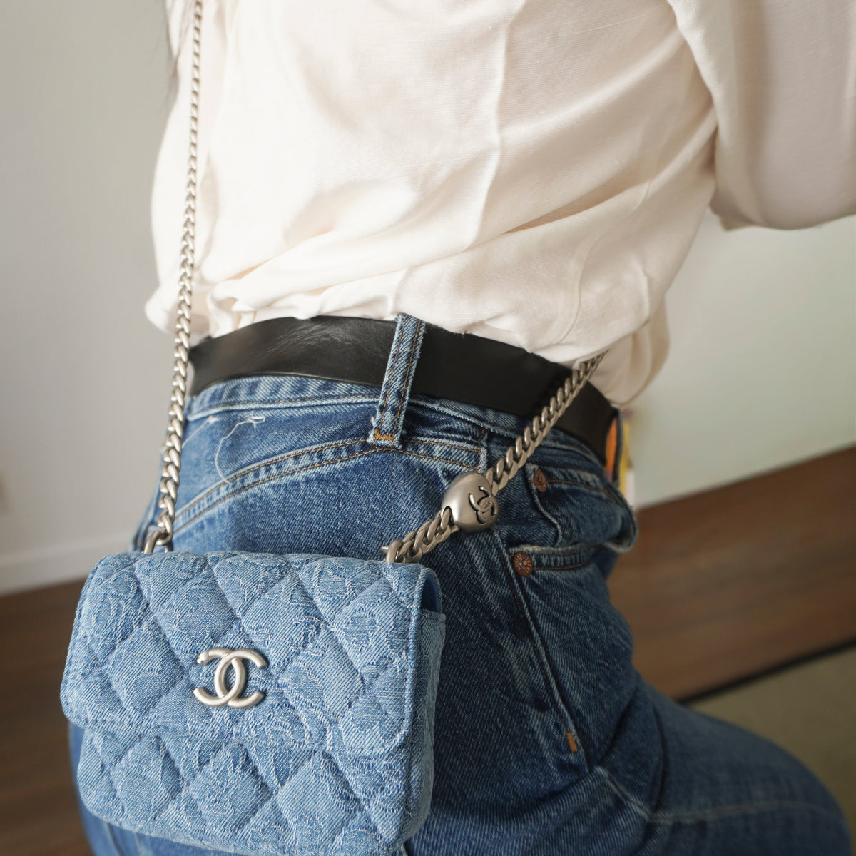 CHANEL Denim Camellia Sweet Heart Clutch with Chain AP3224