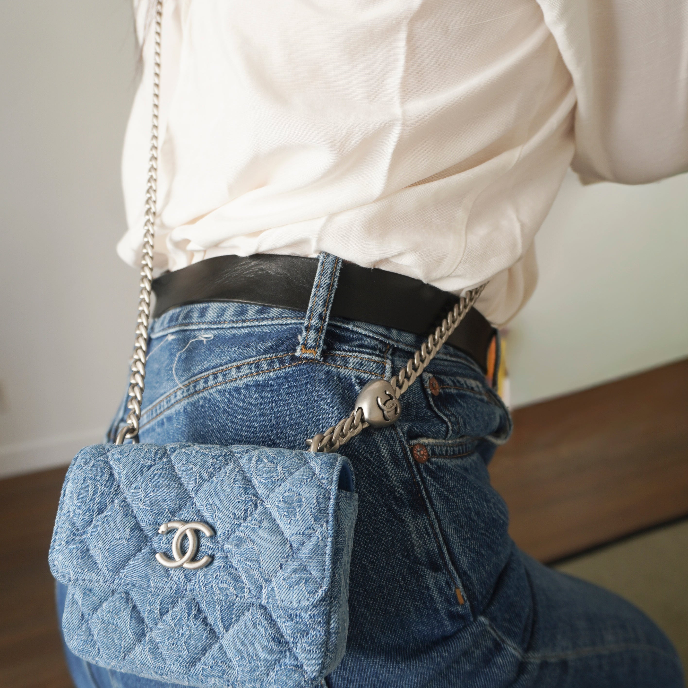 CHANEL Denim Camellia Sweet Heart Clutch with Chain AP3224