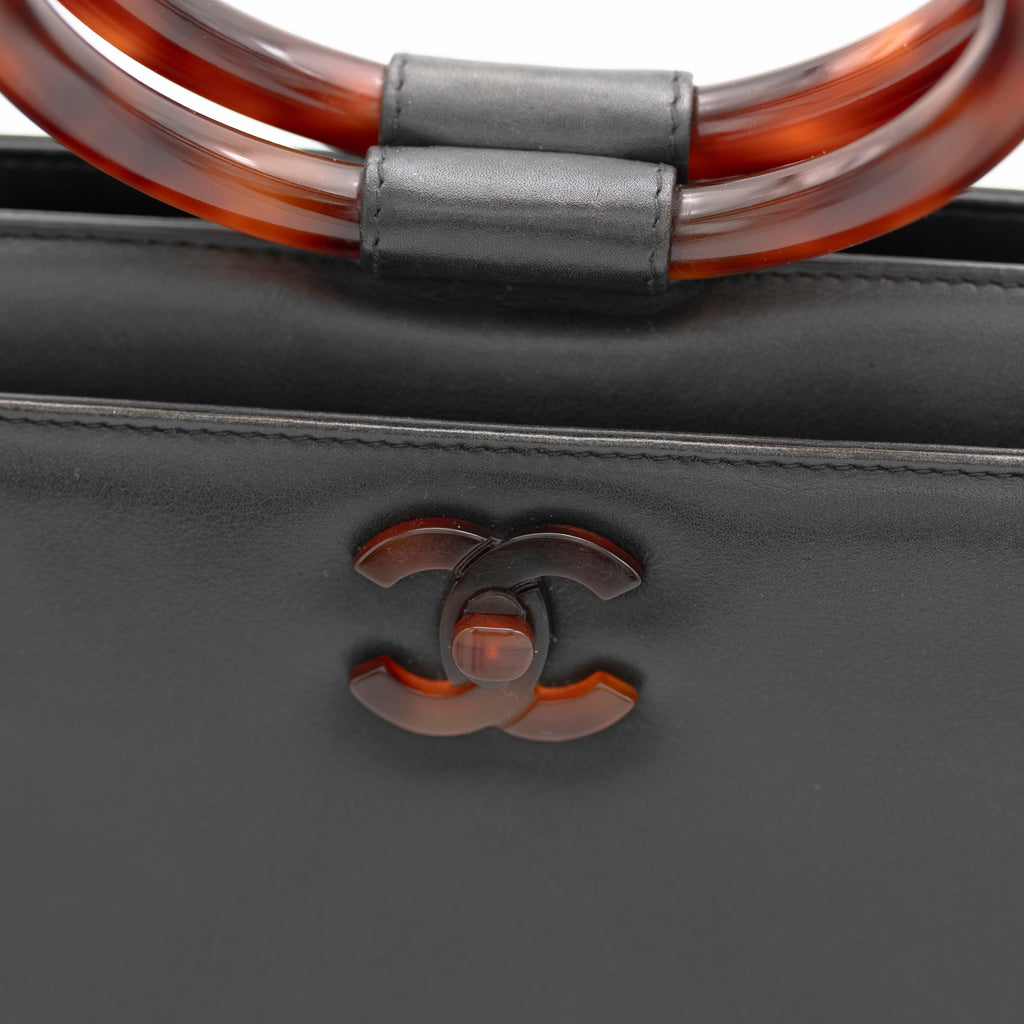 CHANEL Rare Vintage Tortoiseshell Ring Handle Bag 1997-1999