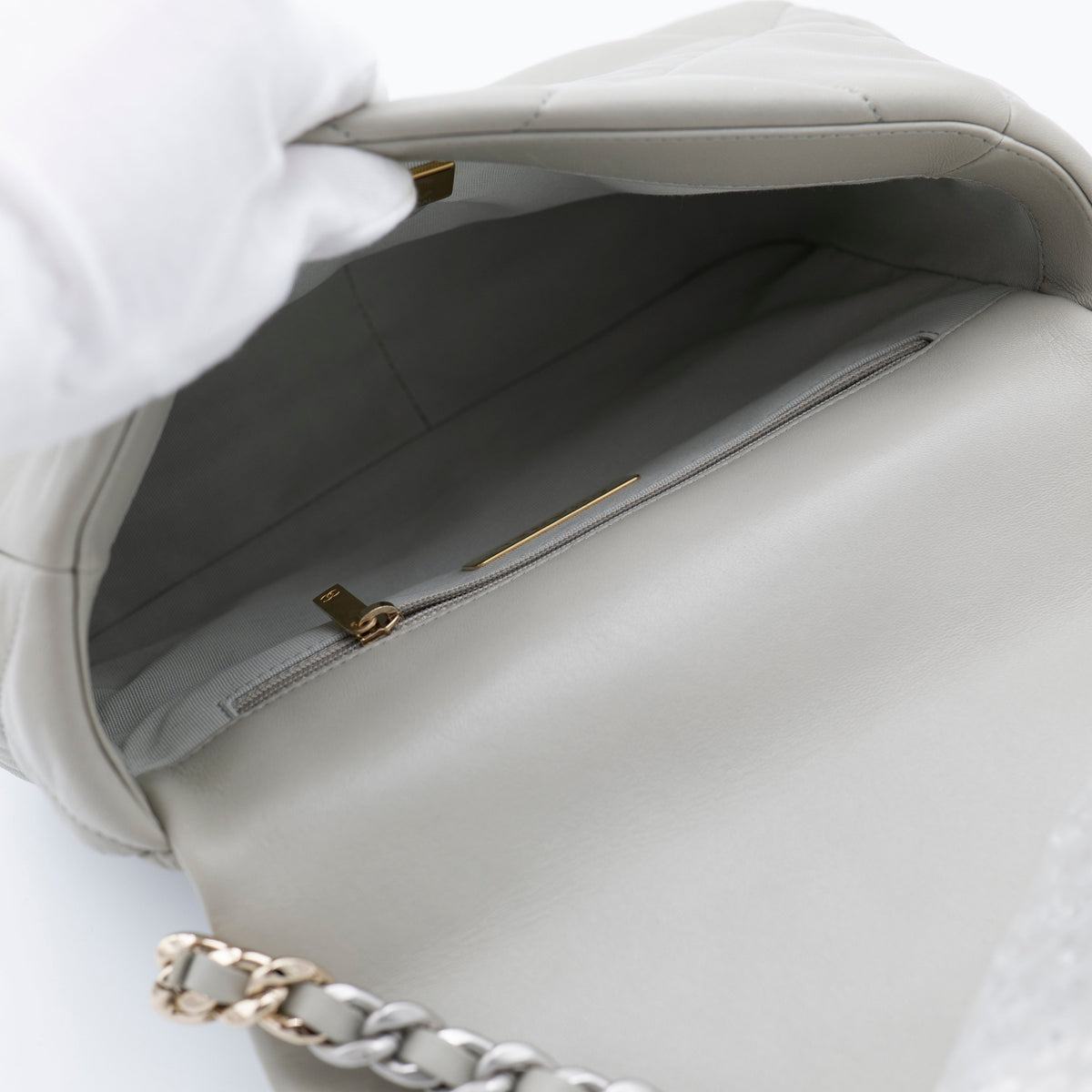 CHANEL 19 Medium 22C Light Gray Lambskin Quilted Mixed HW