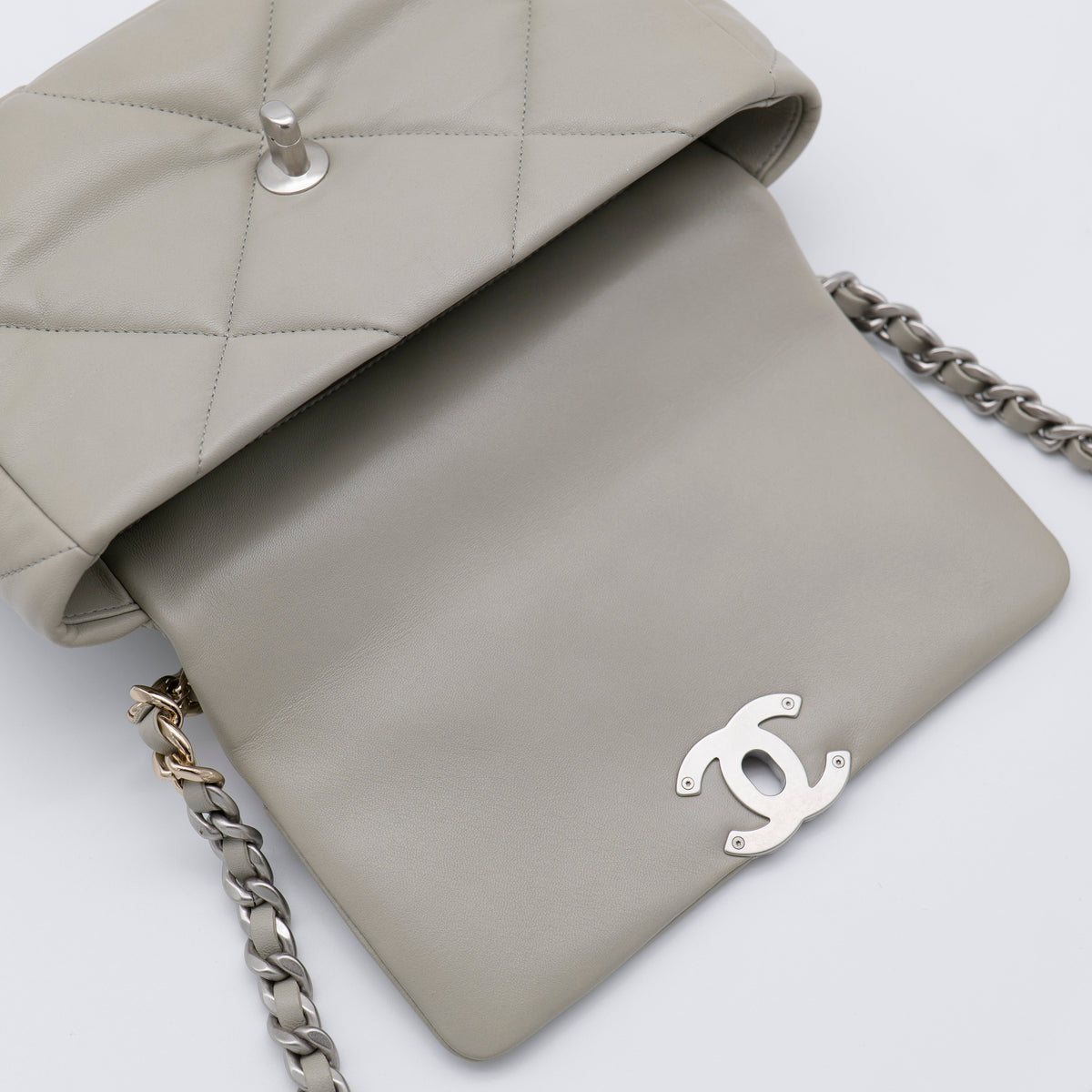 CHANEL 19 Medium 22C Light Gray Lambskin Quilted Mixed HW