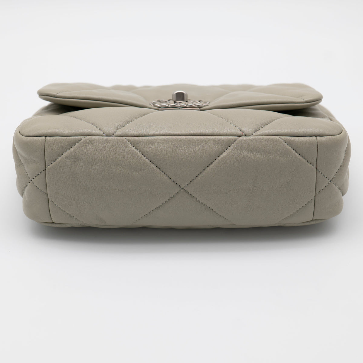 CHANEL 19 Medium 22C Light Gray Lambskin Quilted Mixed HW