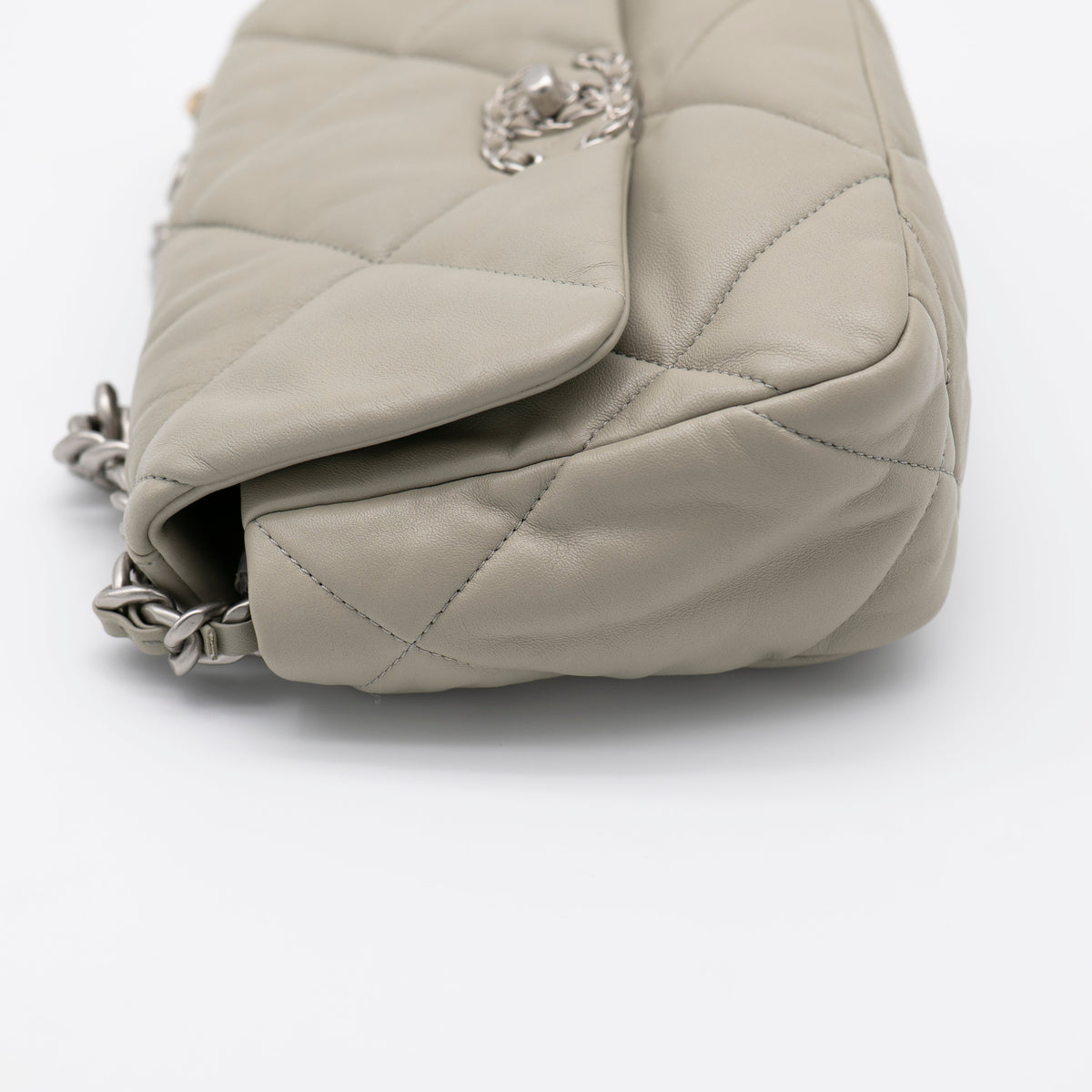 CHANEL 19 Medium 22C Light Gray Lambskin Quilted Mixed HW