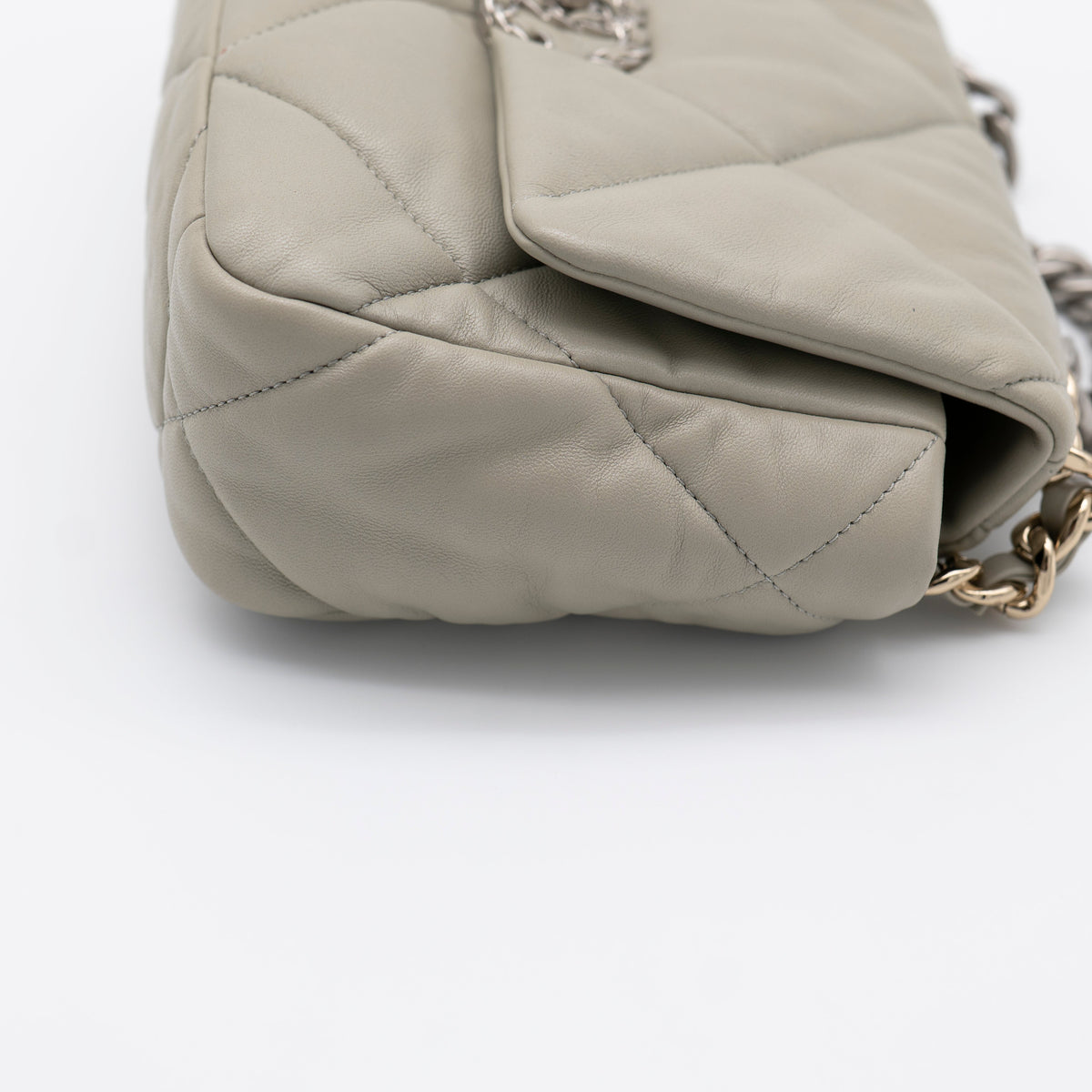 CHANEL 19 Medium 22C Light Gray Lambskin Quilted Mixed HW