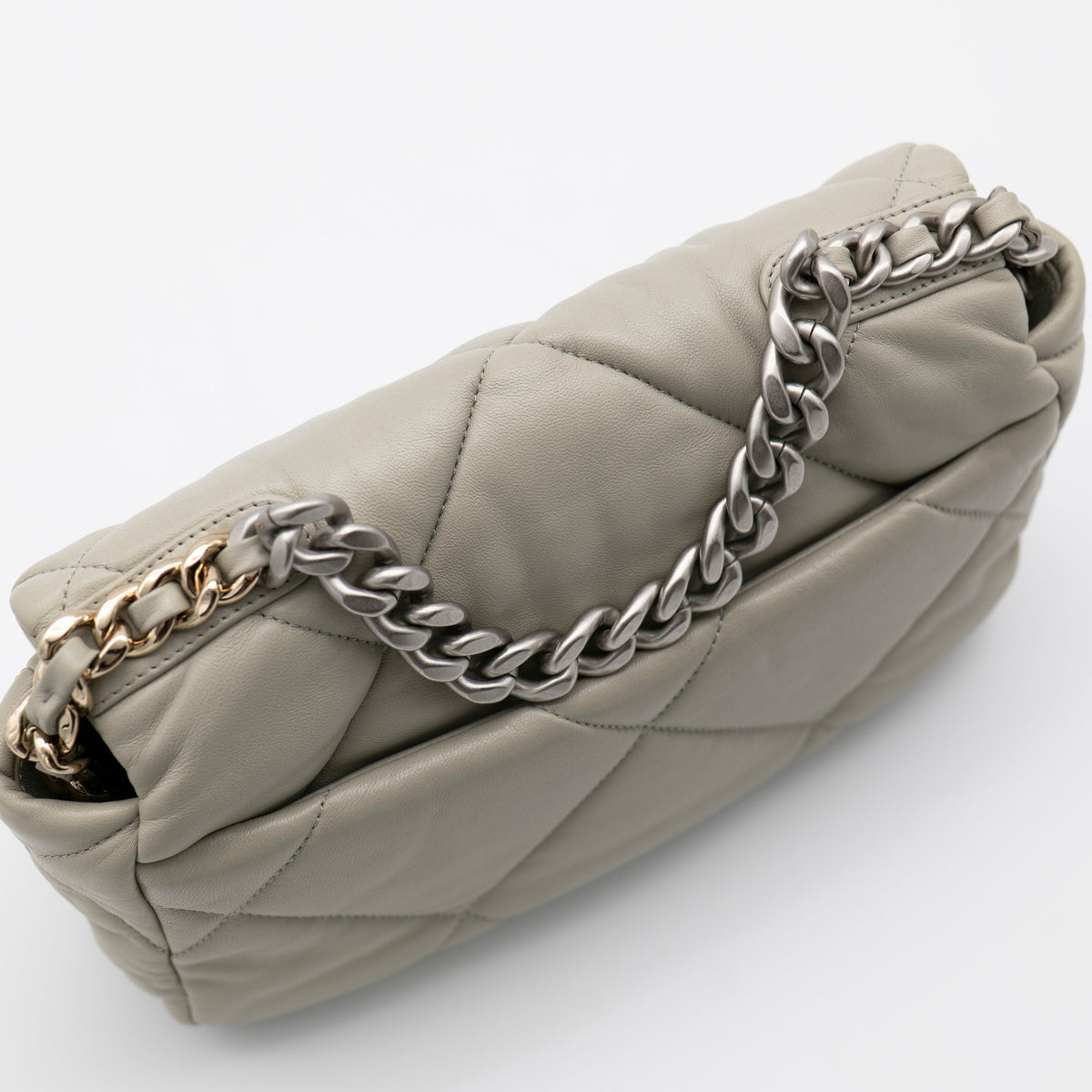 CHANEL 19 Medium 22C Light Gray Lambskin Quilted Mixed HW