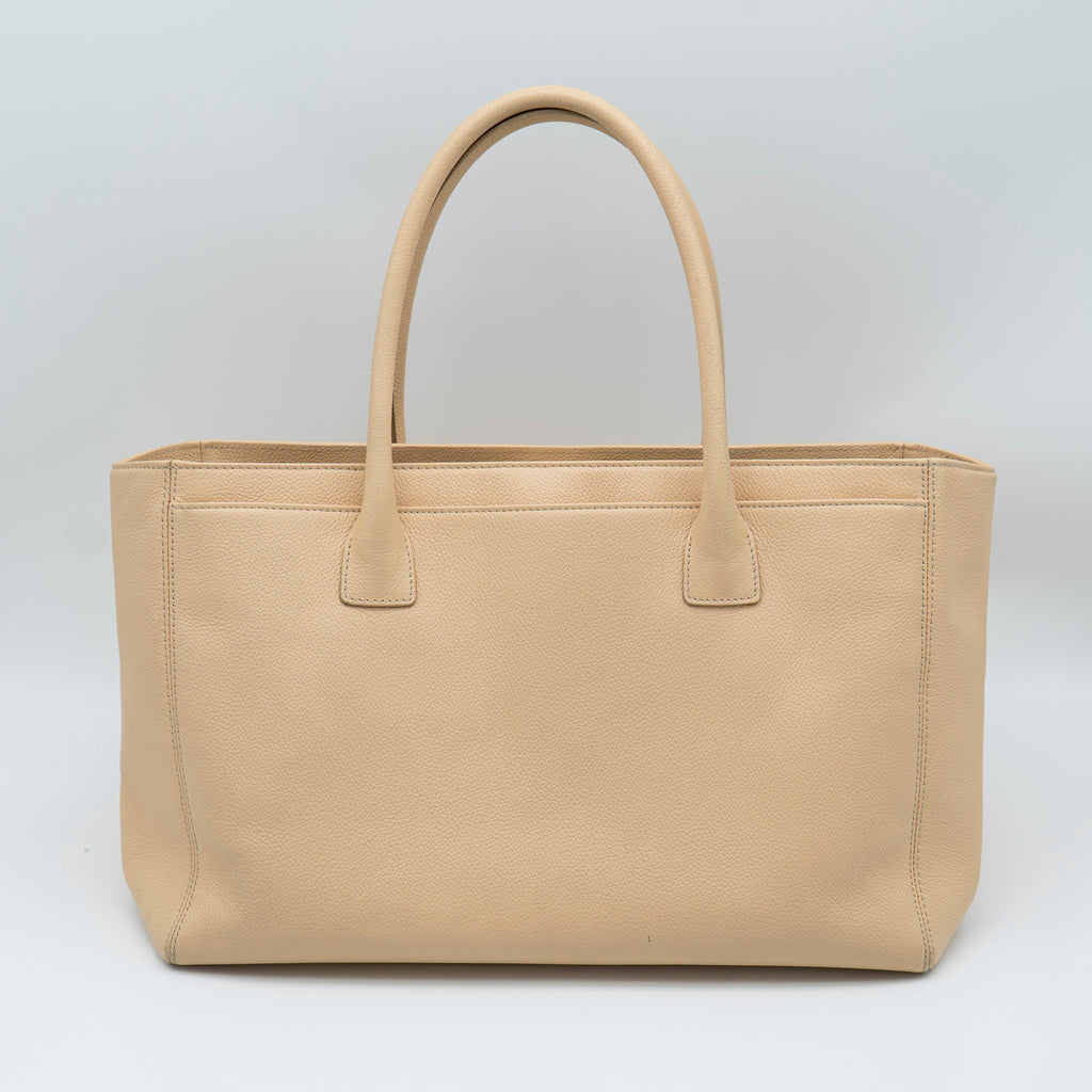 CHANEL Beige Clair Caviar Executive Cerf Tote Medium GHW