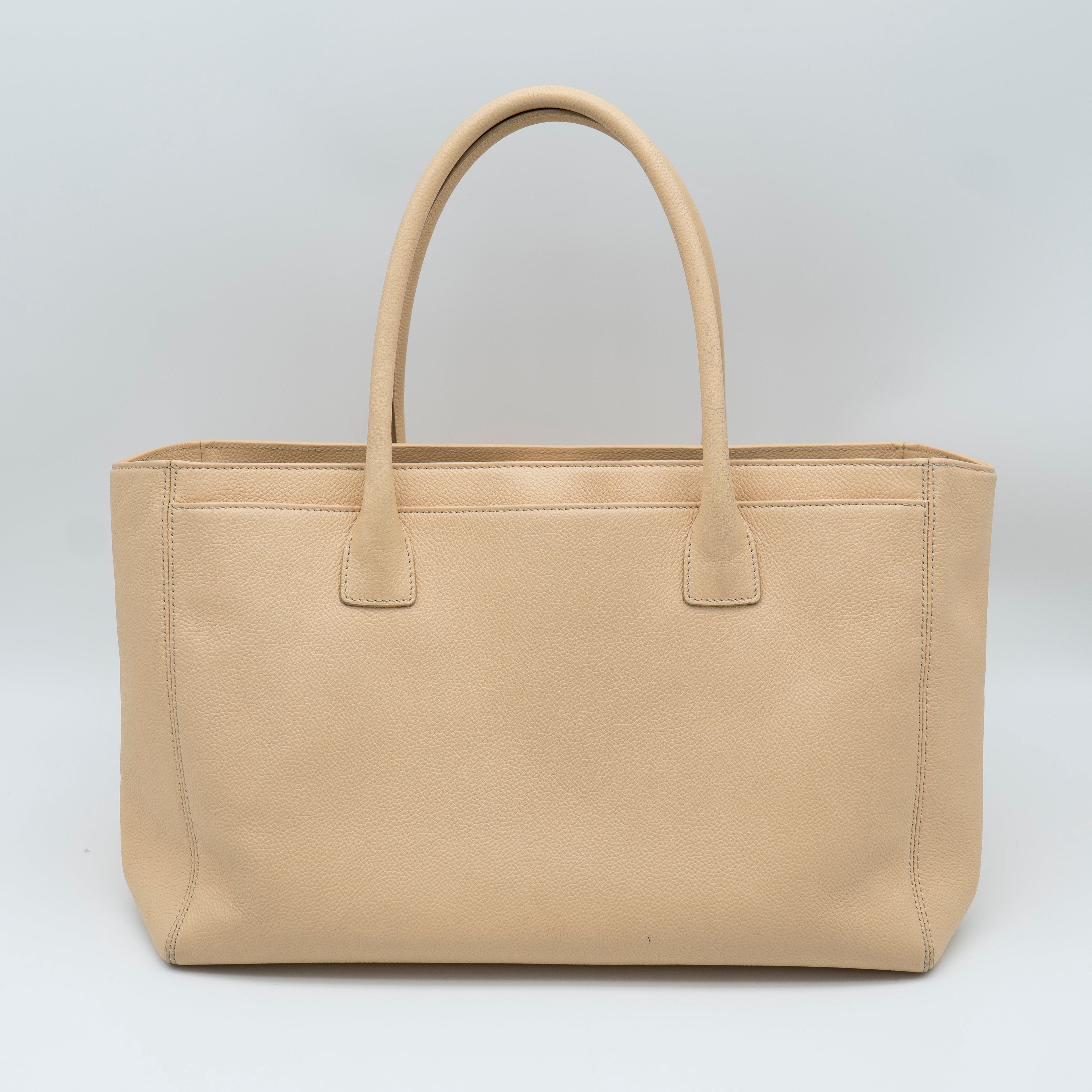 CHANEL Beige Clair Caviar Executive Cerf Tote Medium GHW