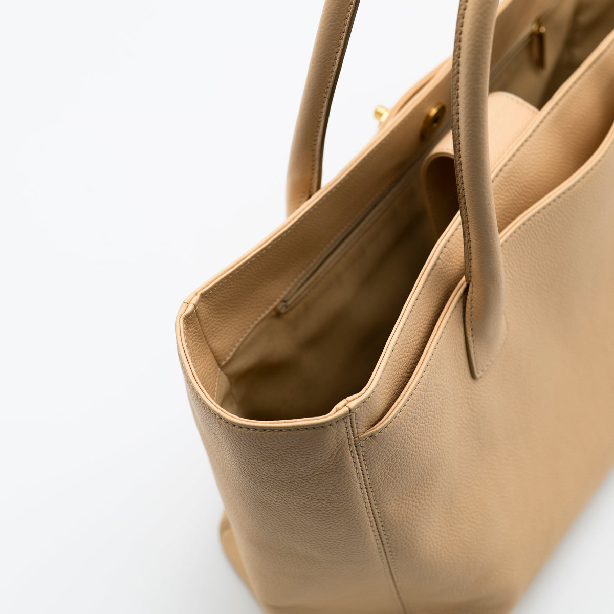CHANEL Beige Clair Caviar Executive Cerf Tote Medium GHW