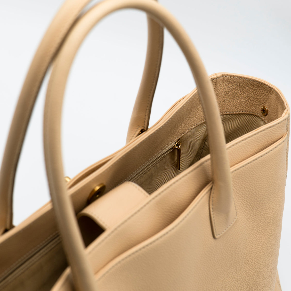 CHANEL Beige Clair Caviar Executive Cerf Tote Medium GHW