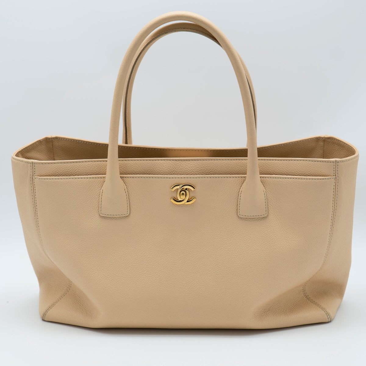 CHANEL Beige Clair Caviar Executive Cerf Tote Medium GHW