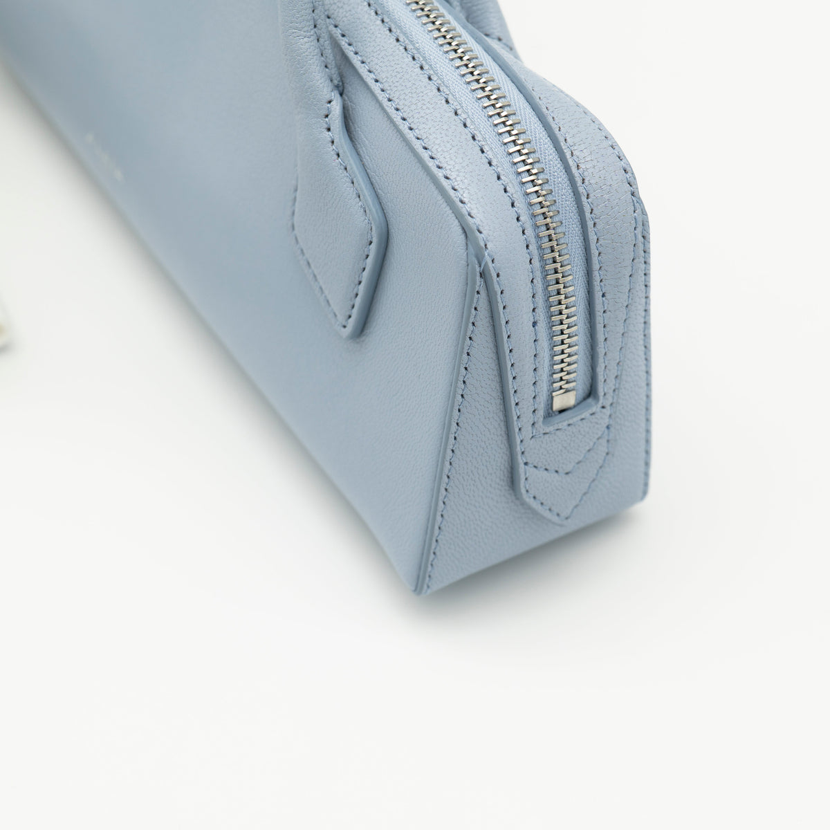 Alaïa Le Teckel Top Handle Clutch Bleu Delave