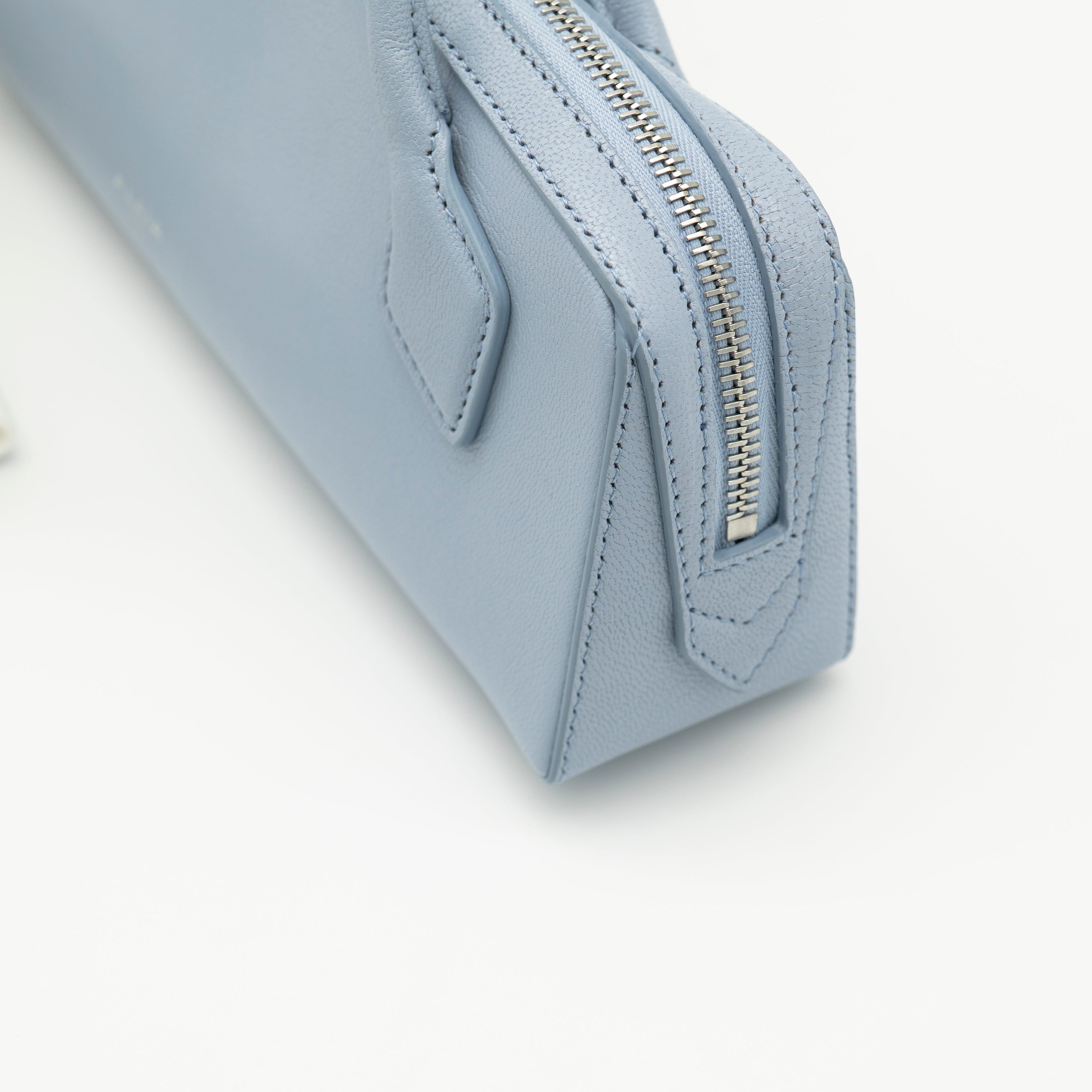 Alaïa Le Teckel Top Handle Clutch Bleu Delave