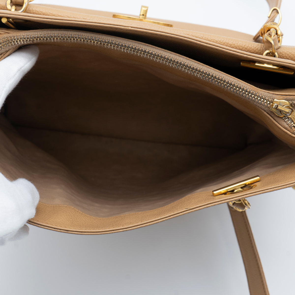 CHANEL Vintage Beige Caviar 24K Gold-Plated CC Turnlock Shoulder Bag