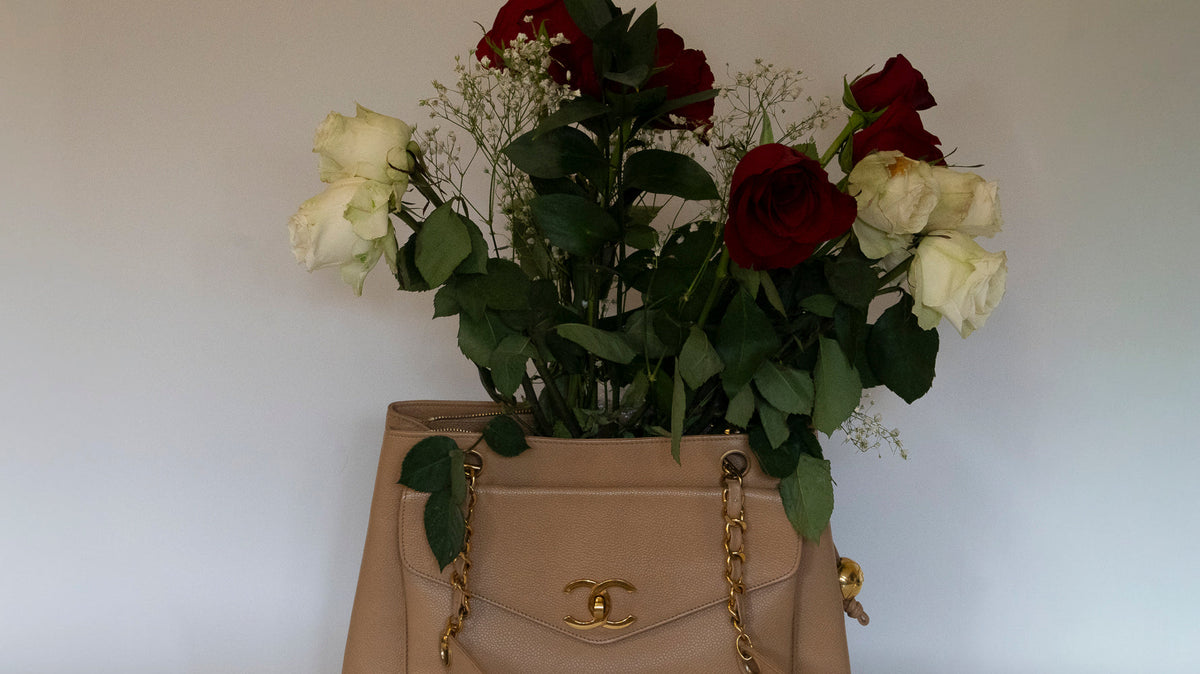 CHANEL Vintage Beige Caviar 24K Gold-Plated CC Turnlock Shoulder Bag