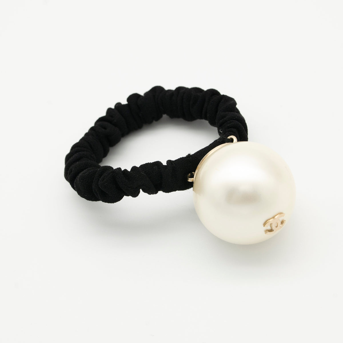CHANEL CC Faux Pearl Hair Tie A63896