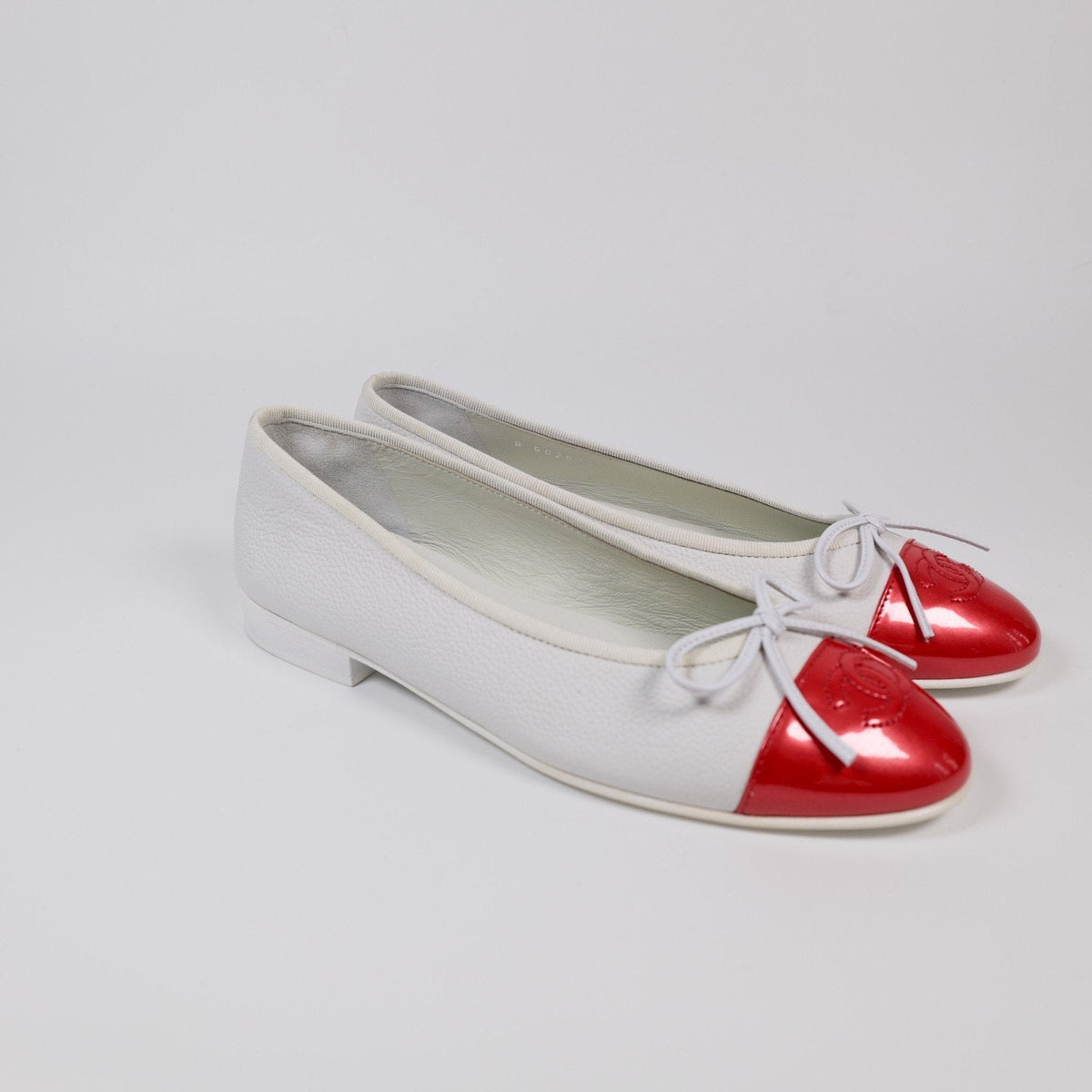 Chanel White Lambskin Red Patent CC Cap Toe Bow Ballet Flats Size 36