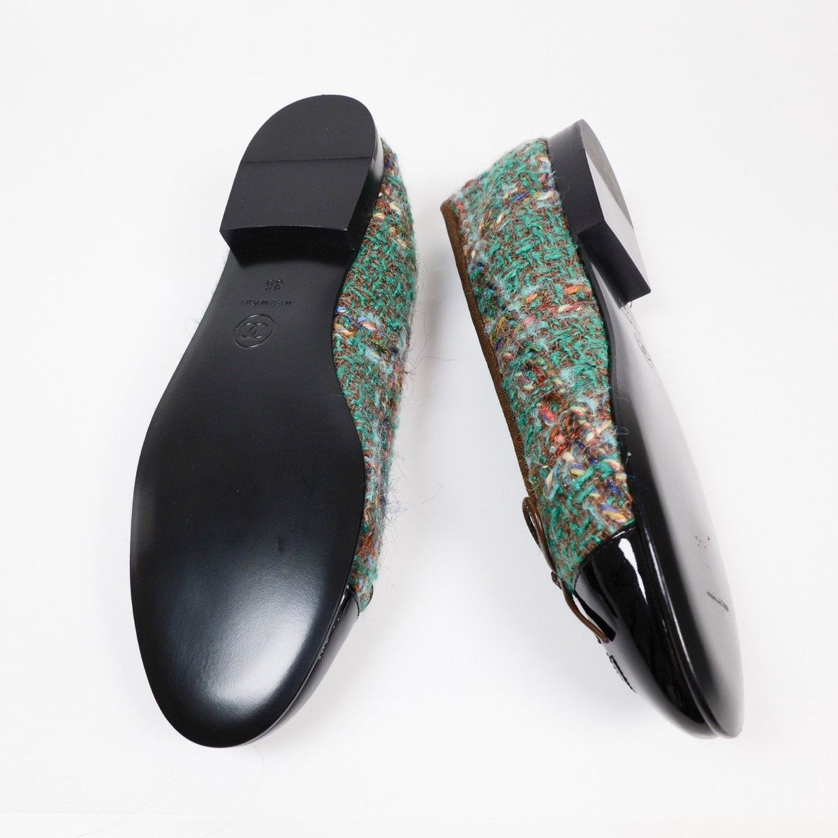 Chanel 23A Paris-Dakar Green Tweed Patent CC Cap Toe Bow Ballet Flats Size 36