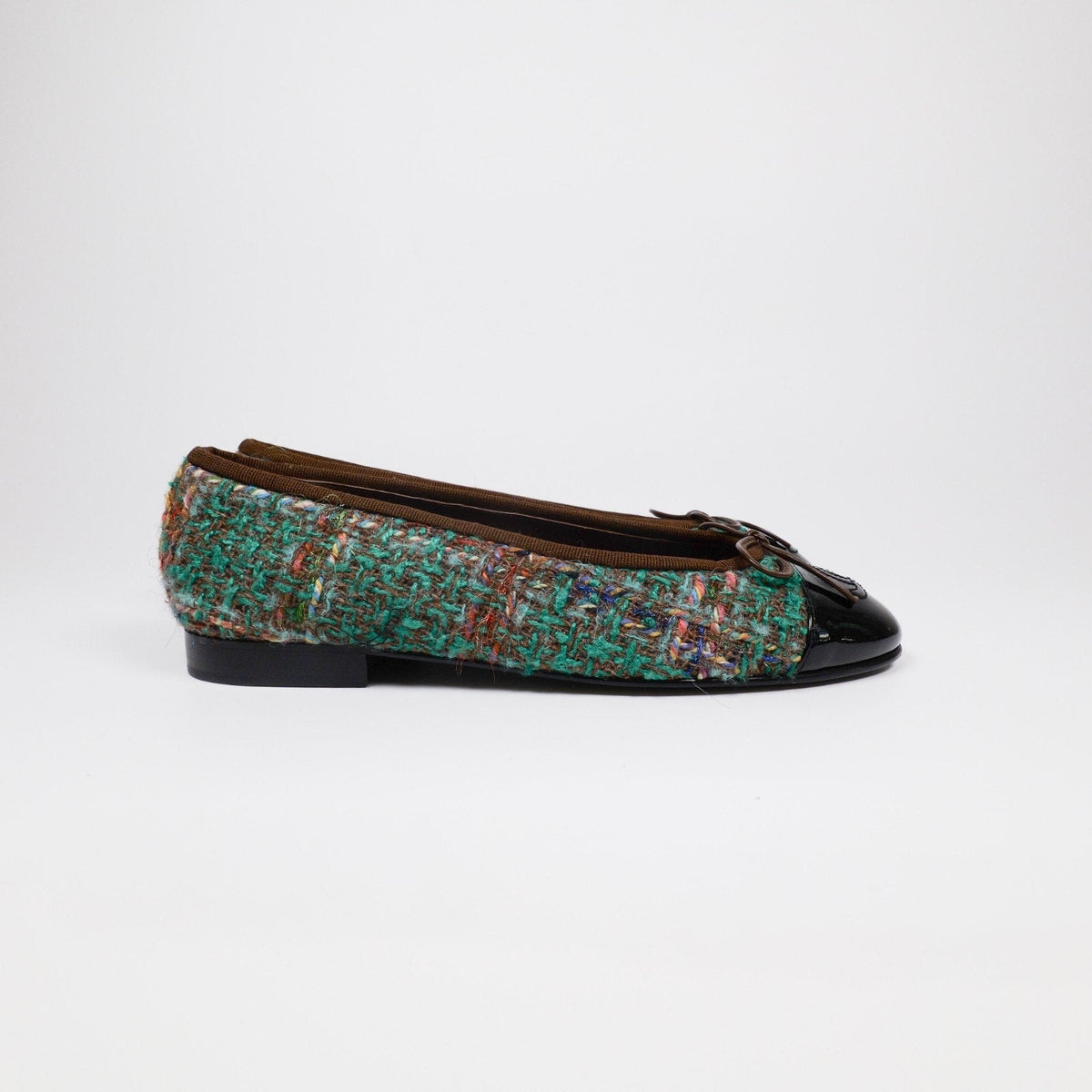 Chanel 23A Paris-Dakar Green Tweed Patent CC Cap Toe Bow Ballet Flats Size 36