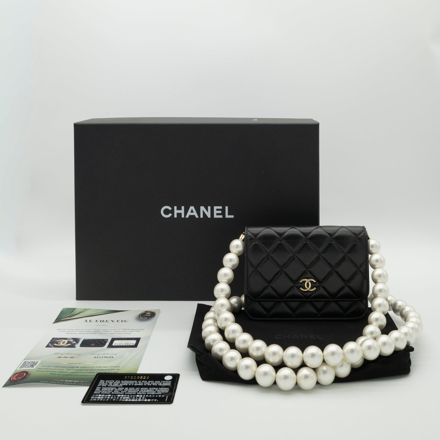 CHANEL Maxi Pearls Clutch with Chain Light Gold Hardware Full Set VIP