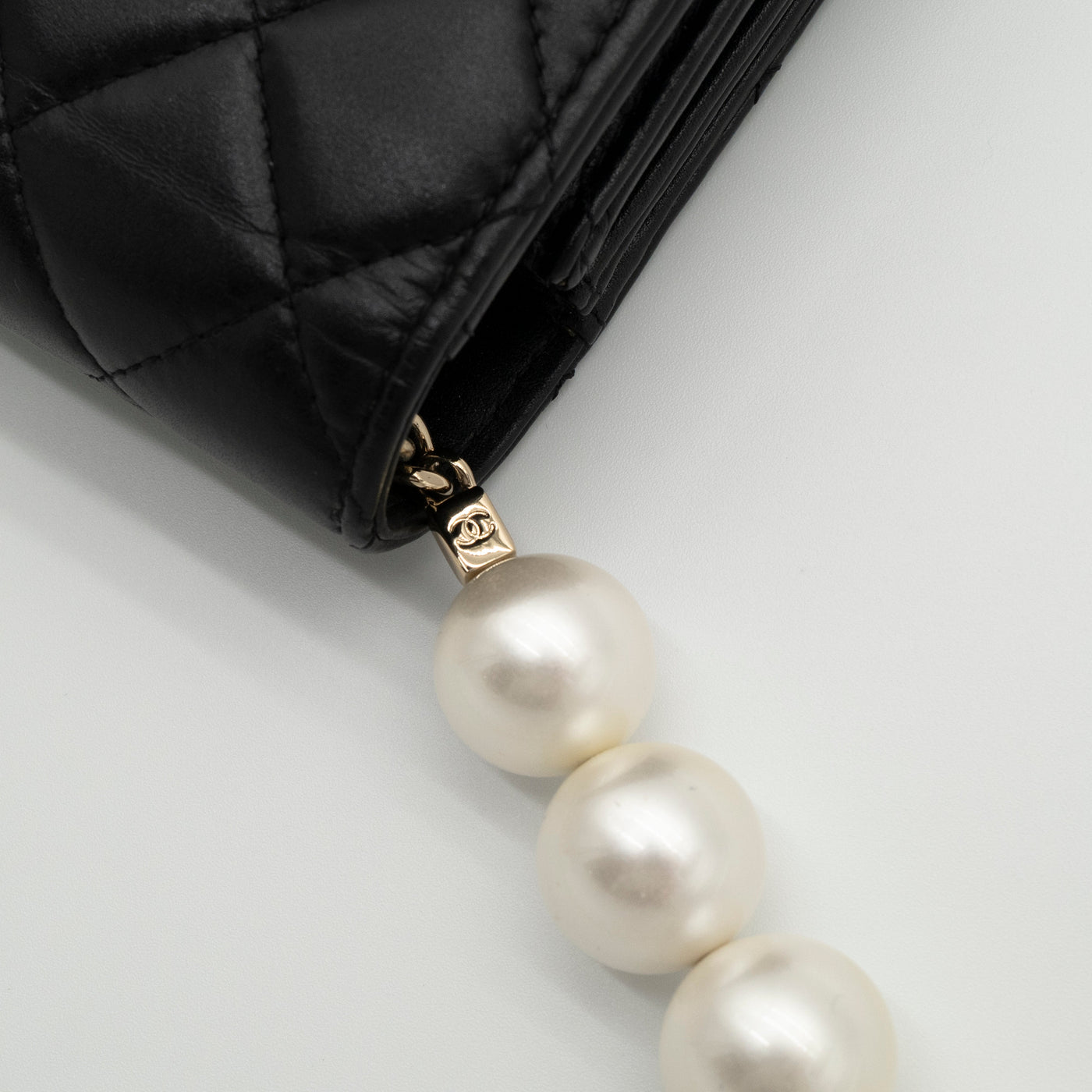 CHANEL Maxi Pearls Clutch with Chain Light Gold Hardware Full Set VIP