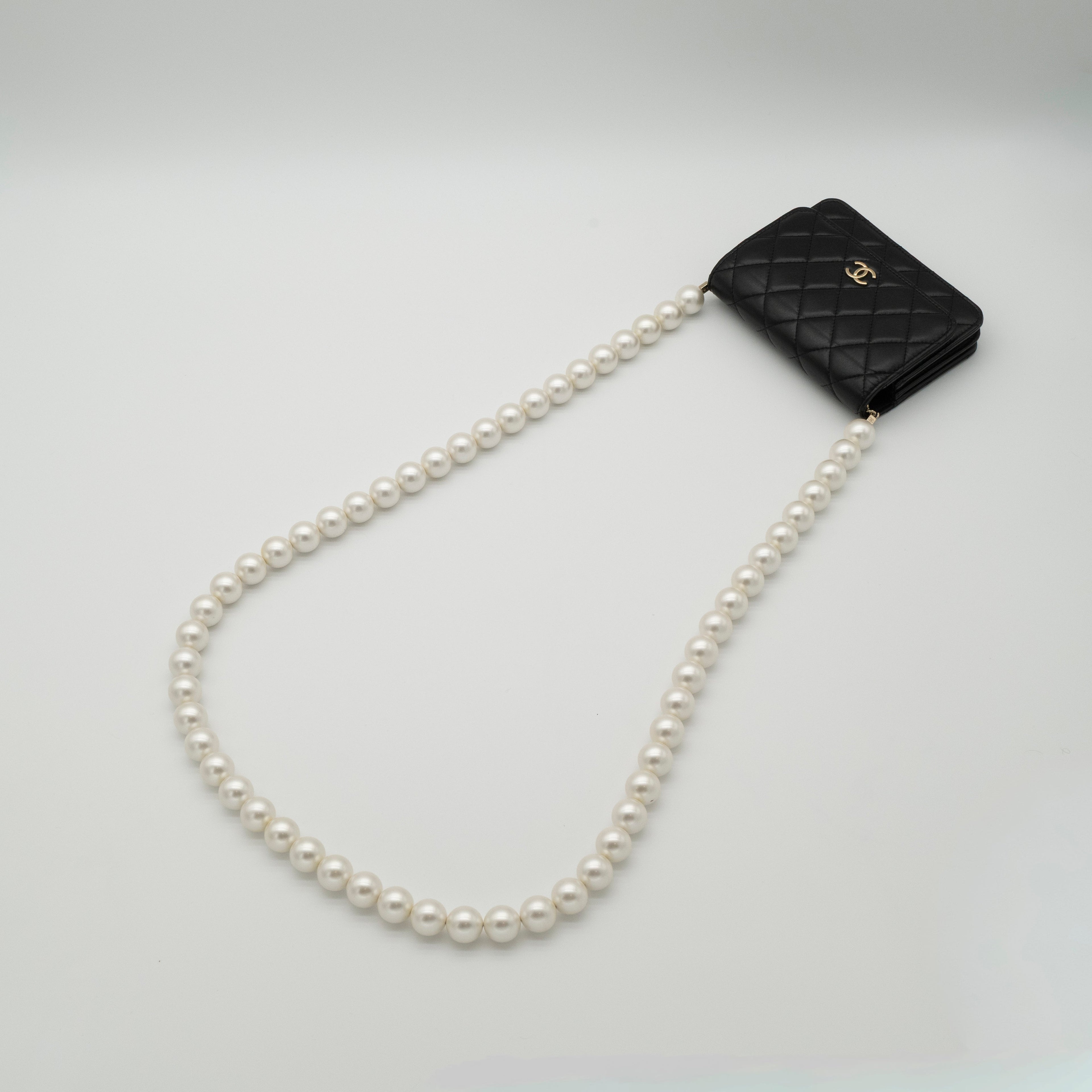 CHANEL Maxi Pearls Clutch with Chain Light Gold Hardware Full Set