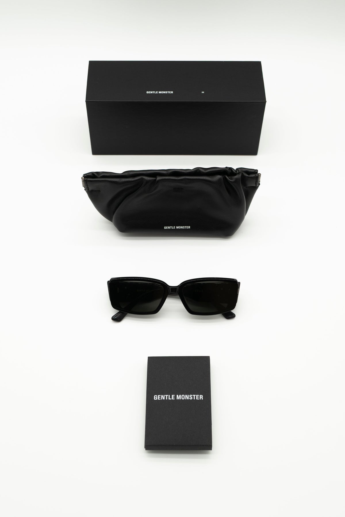 Gentle Monster Deus 01 Black Rectangular Sunglasses Full Set