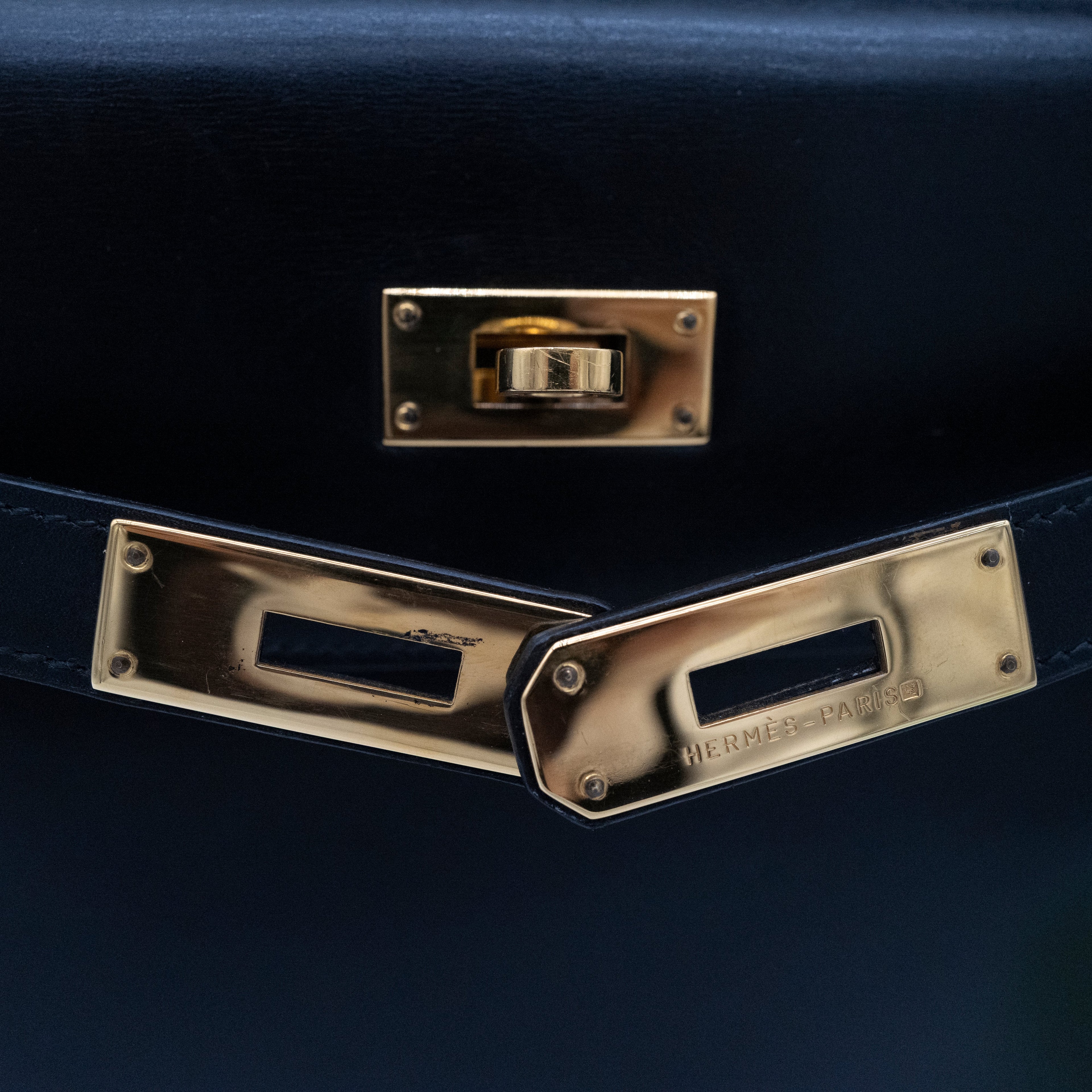 Hermès Vintage Noir Box Calf Kelly 32 Retourné Gold Hardware 1993