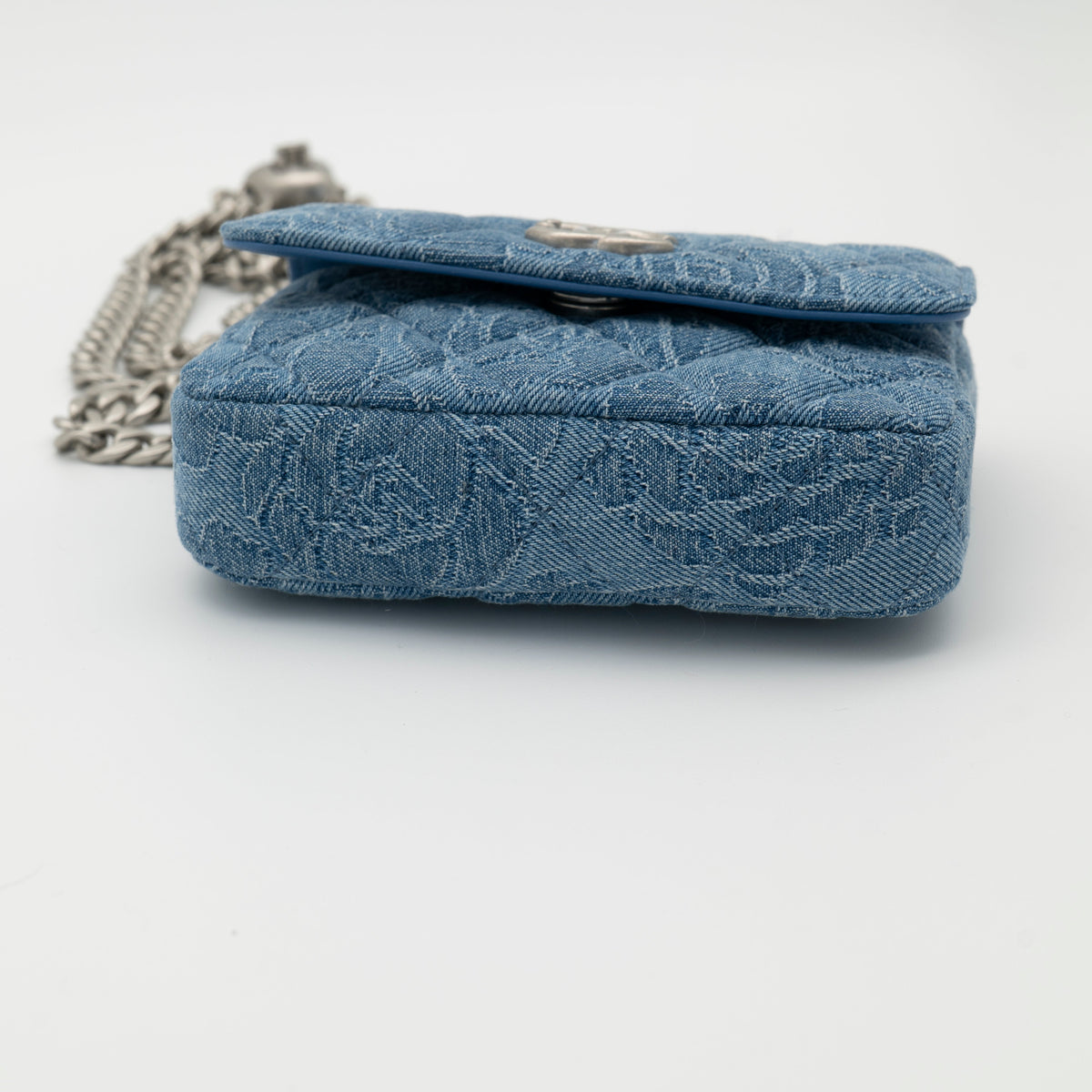 CHANEL Denim Camellia Sweet Heart Clutch with Chain AP3224