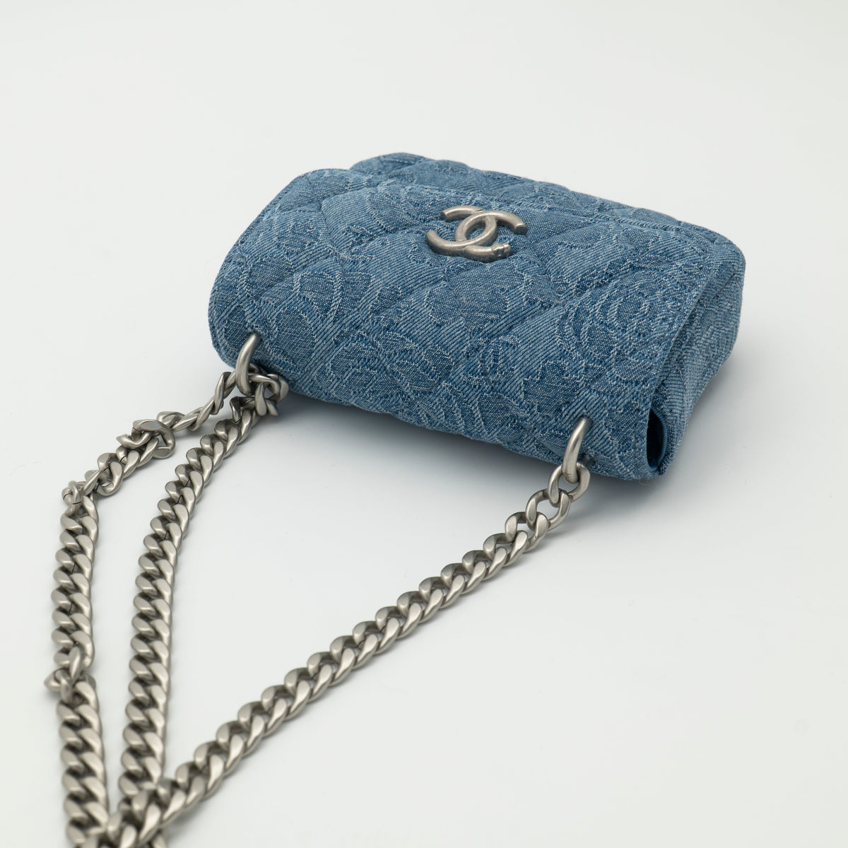 CHANEL Denim Camellia Sweet Heart Clutch with Chain AP3224