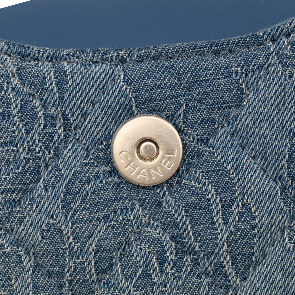 CHANEL Denim Camellia Sweet Heart Clutch with Chain AP3224