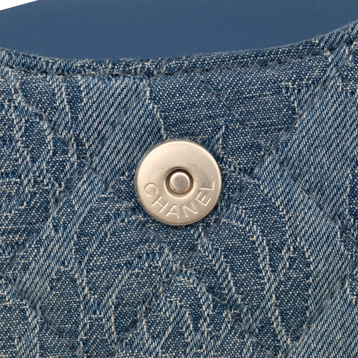 CHANEL Denim Camellia Sweet Heart Clutch with Chain AP3224