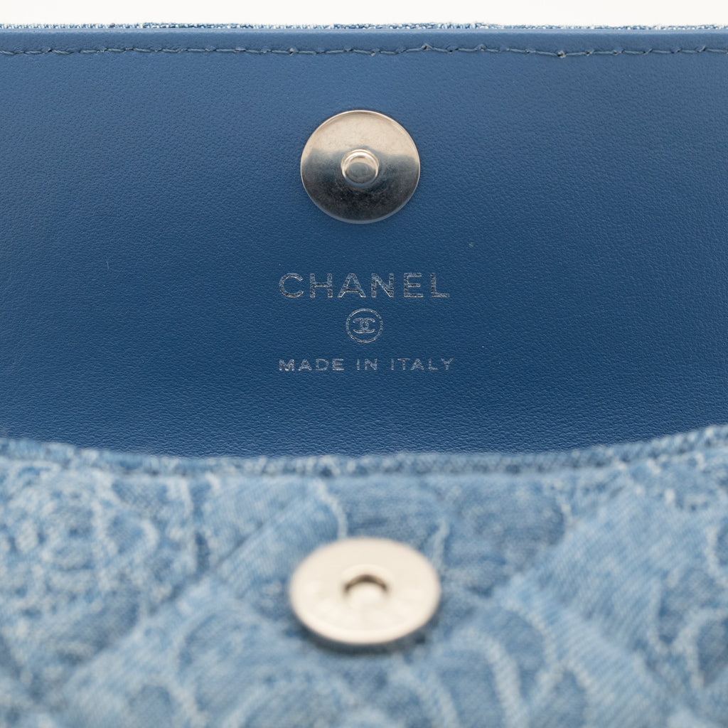 CHANEL Denim Camellia Sweet Heart Clutch with Chain AP3224