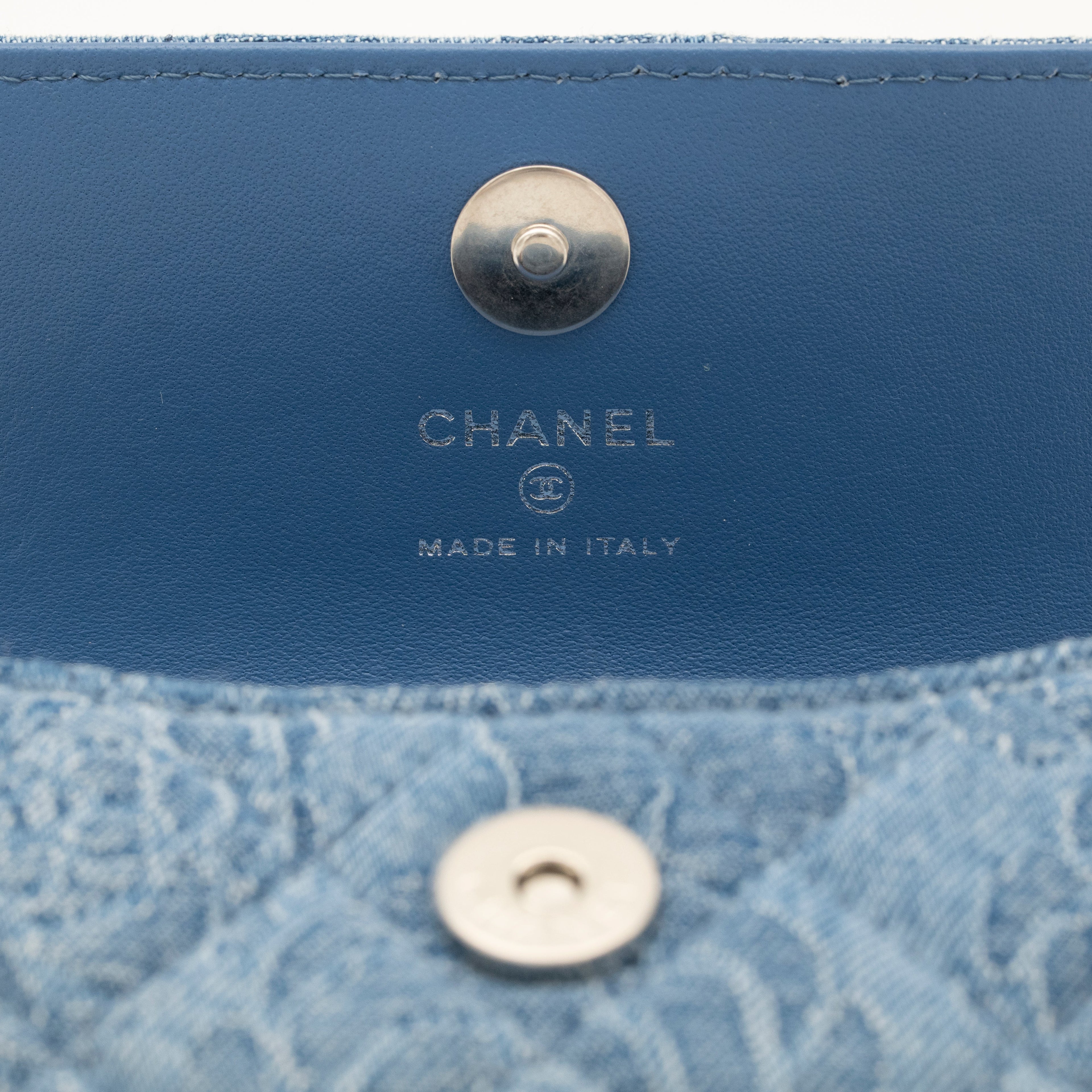 CHANEL Denim Camellia Sweet Heart Clutch with Chain AP3224