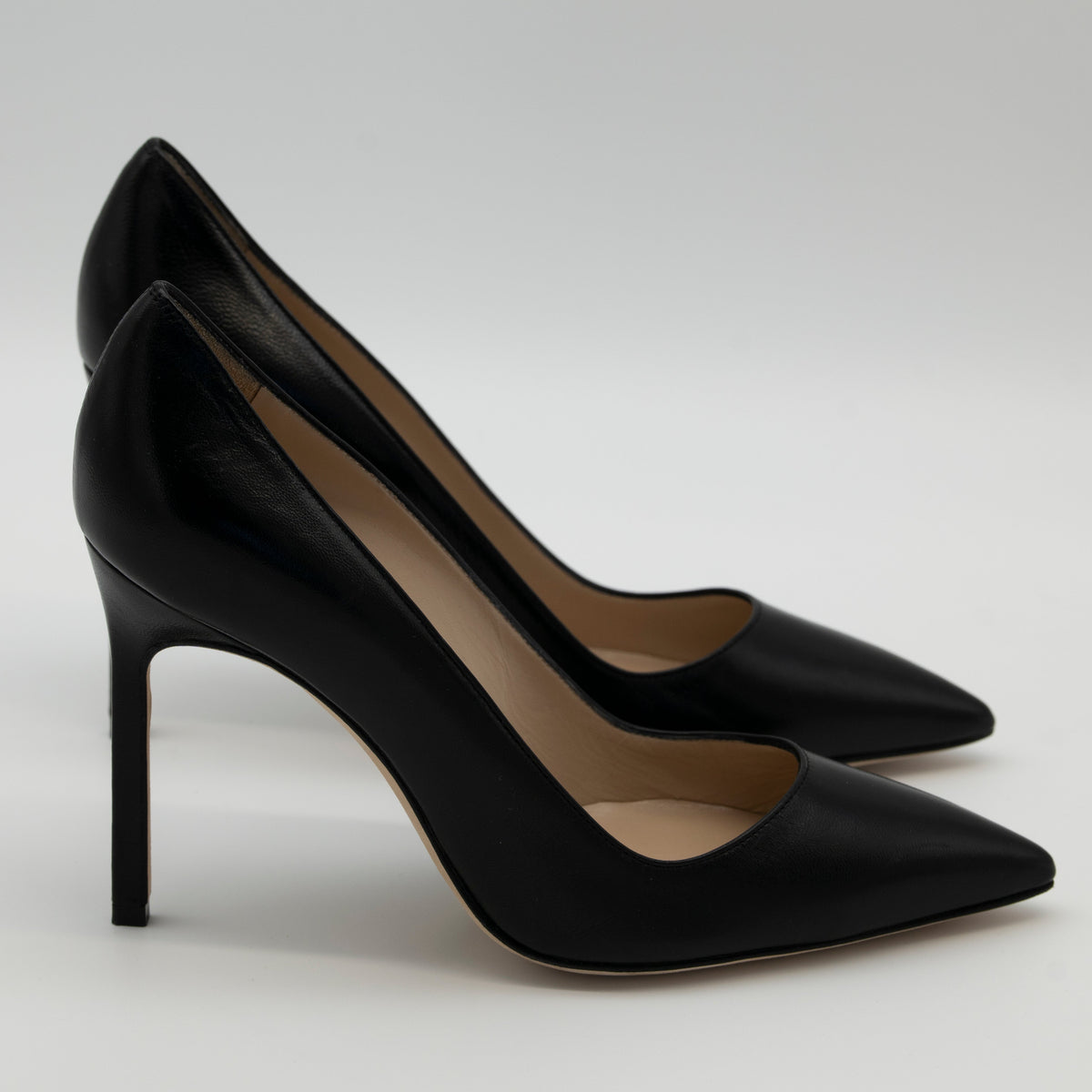 Manolo Blahnik BB 105 Pointed Toe Pumps in Black Smooth Calfskin Size 36