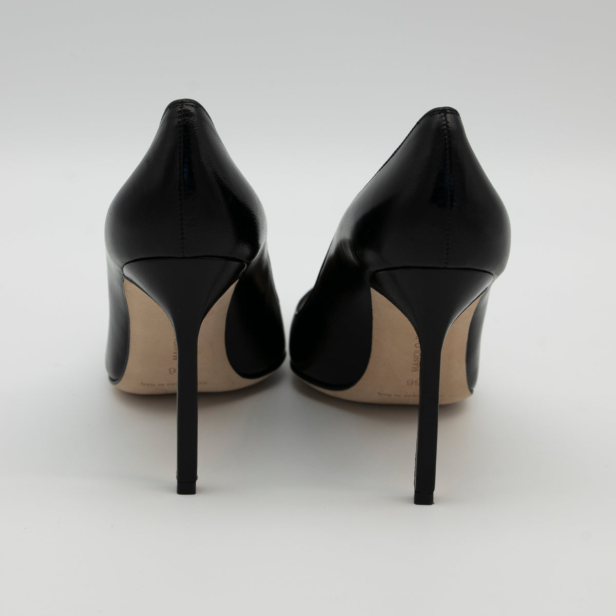 Manolo Blahnik BB 105 Pointed Toe Pumps in Black Smooth Calfskin Size 36