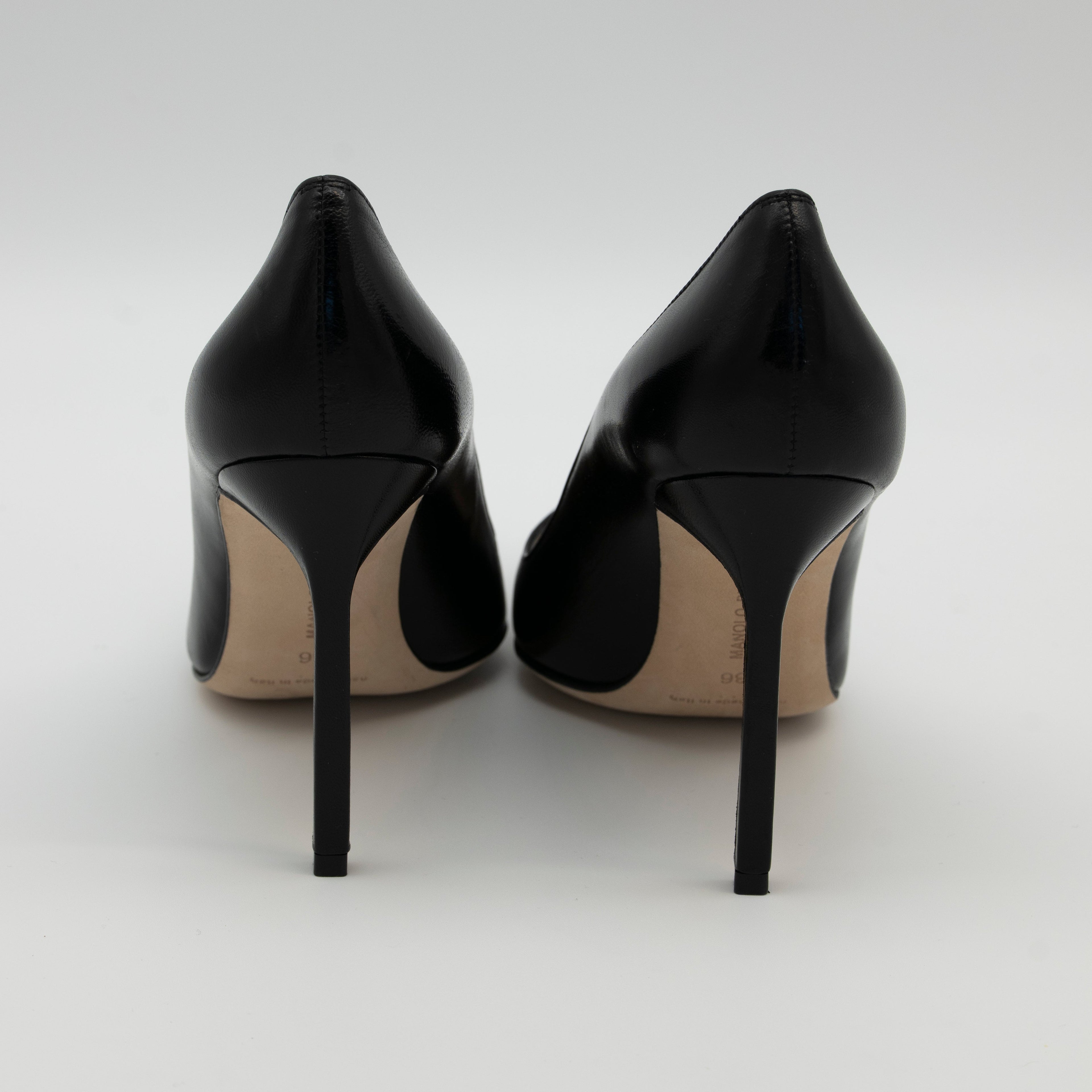 Manolo Blahnik BB 105 Pointed Toe Pumps in Black Smooth Calfskin Size 36