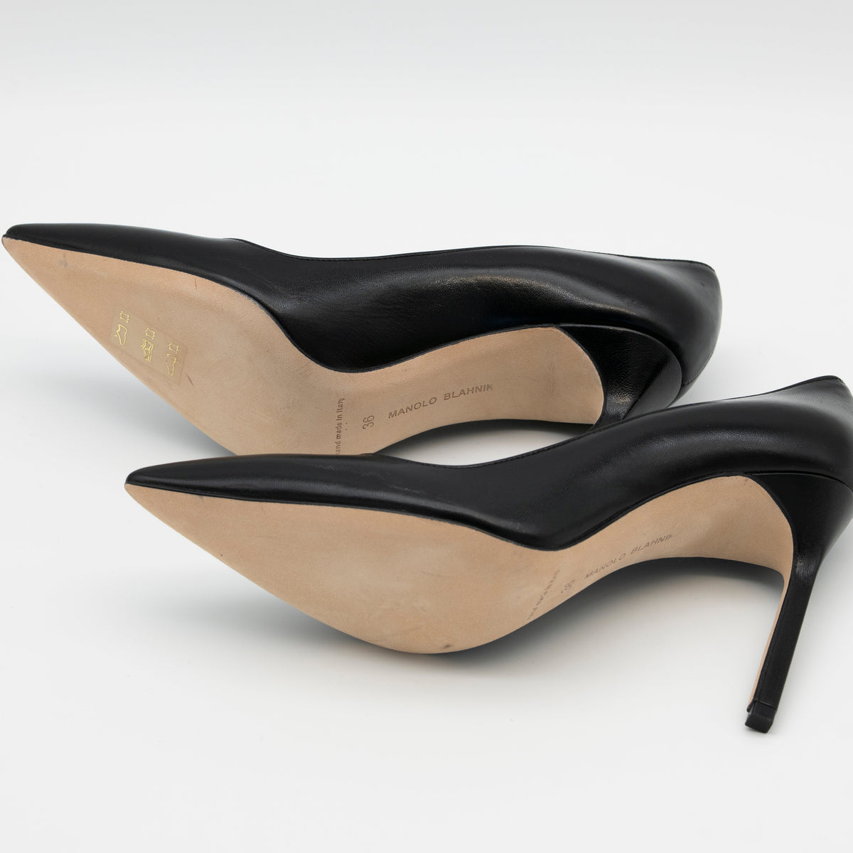 Manolo Blahnik BB 105 Pointed Toe Pumps in Black Smooth Calfskin Size 36