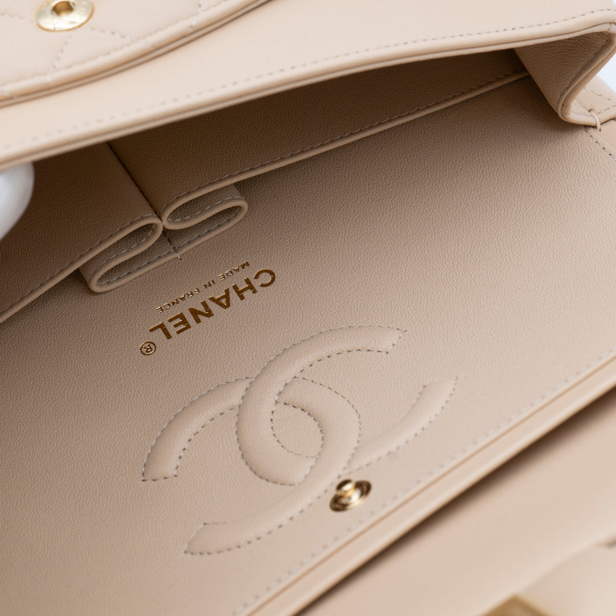 NEW CHANEL Medium Classic Flap Beige Clair Lambskin Quilted Gold Hardware Full Set
