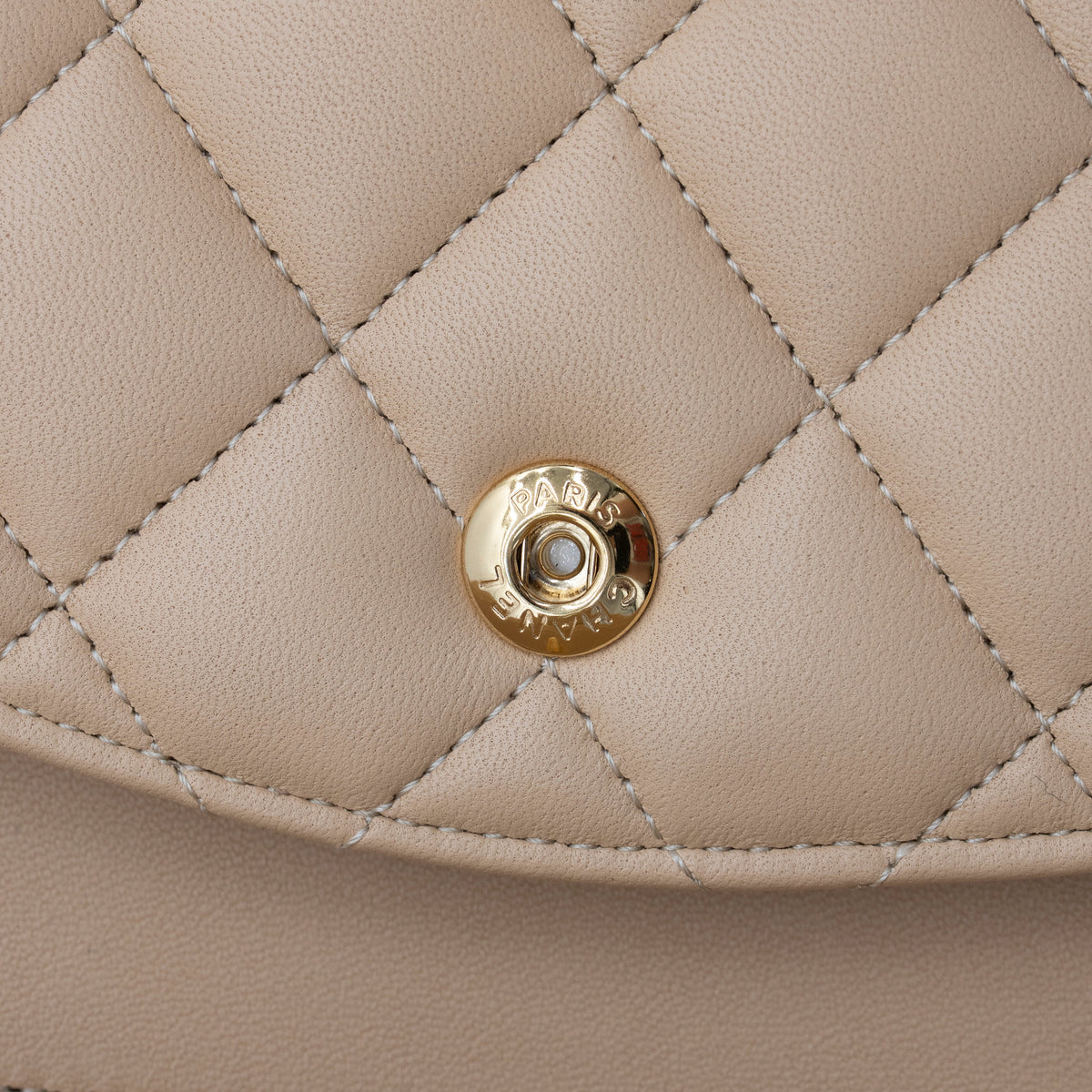 NEW CHANEL Medium Classic Flap Beige Clair Lambskin Quilted Gold Hardware Full Set