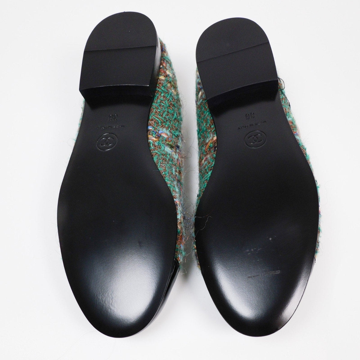 Chanel 23A Paris-Dakar Green Tweed Patent CC Cap Toe Bow Ballet Flats Size 36