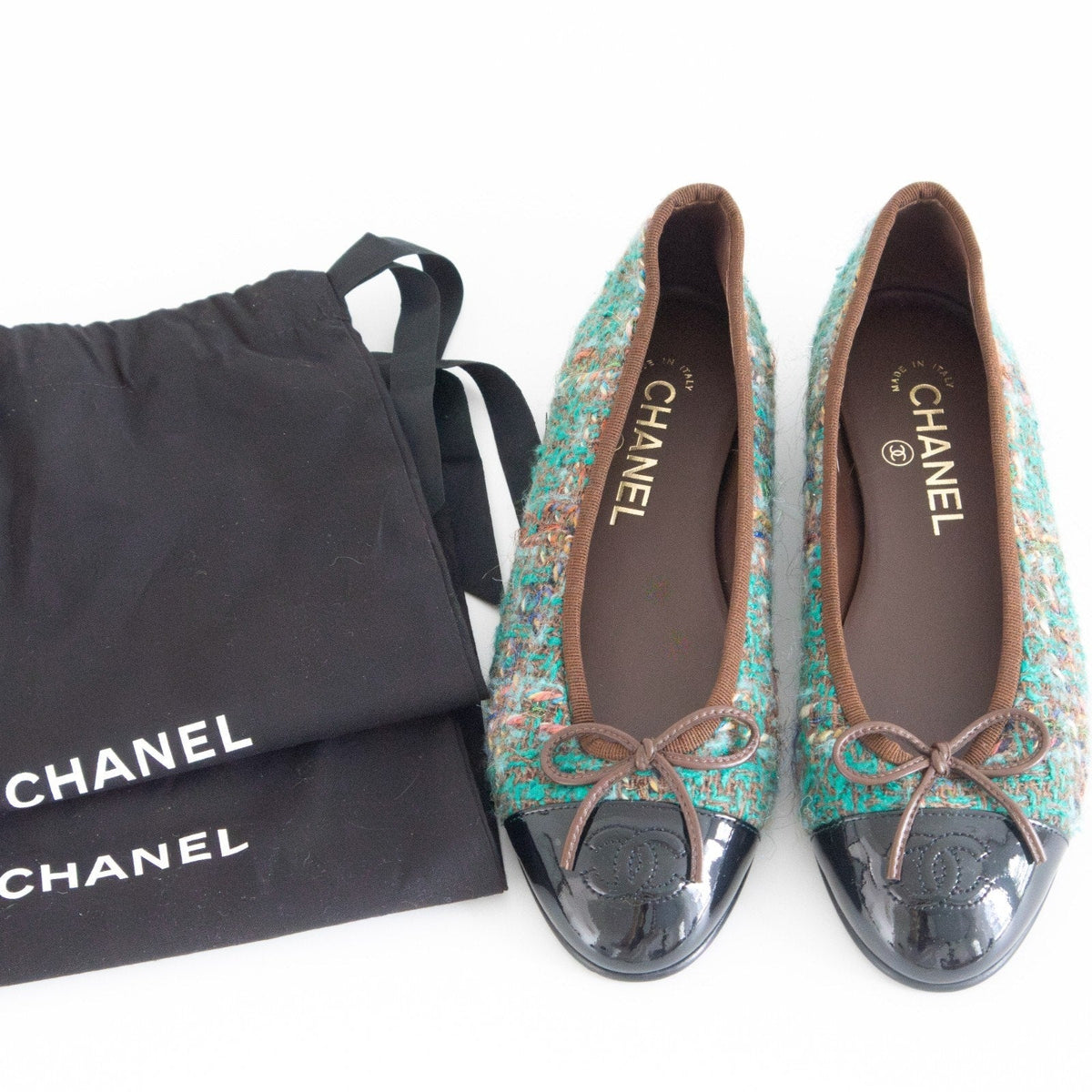 Chanel 23A Paris-Dakar Green Tweed Patent CC Cap Toe Bow Ballet Flats Size 36